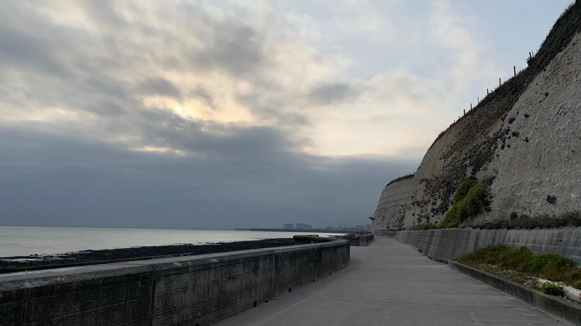 Sanctuary By The Sea With Large Room Including Lounge, Bathroom, Direct Garden Access & Free Parking Brighton 0*,  United Kingdom