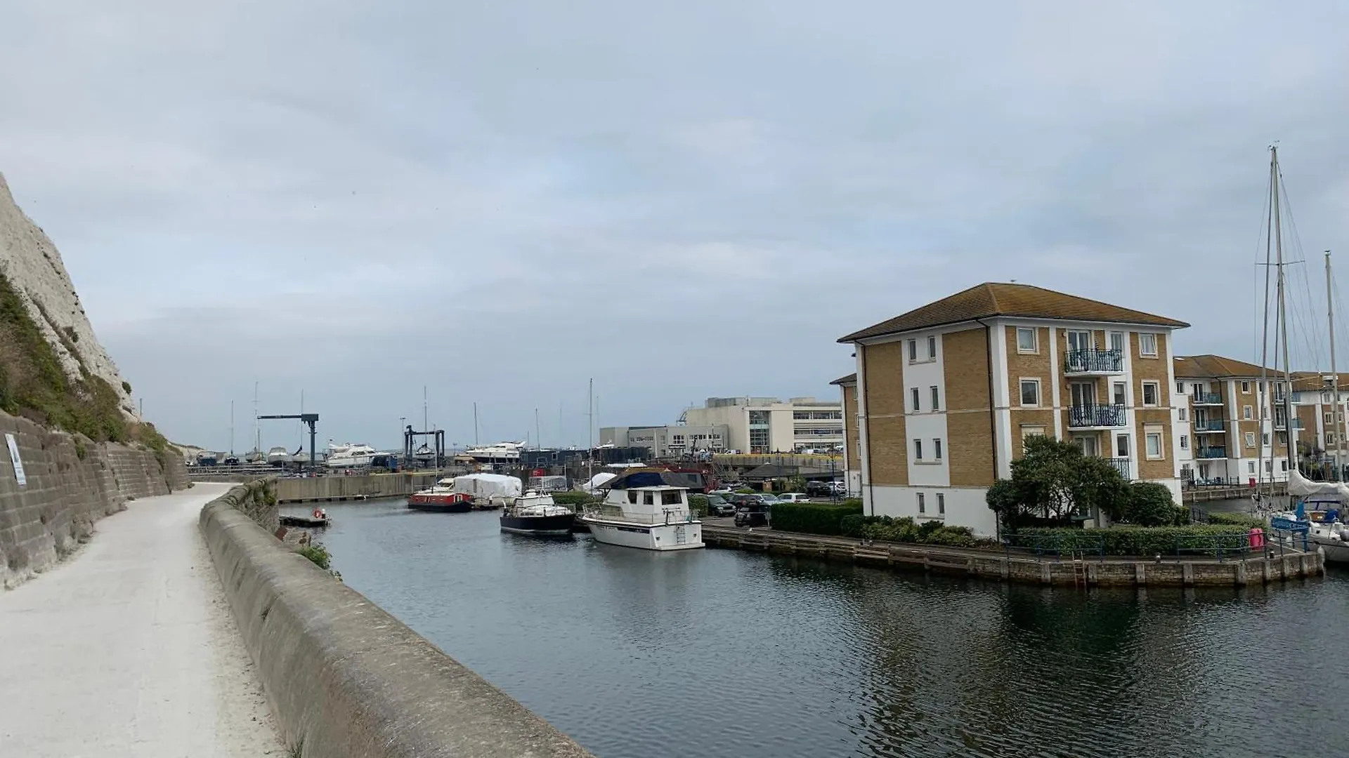 Guest house Sanctuary By The Sea With Large Room Including Lounge, Bathroom, Direct Garden Access & Free Parking Brighton United Kingdom