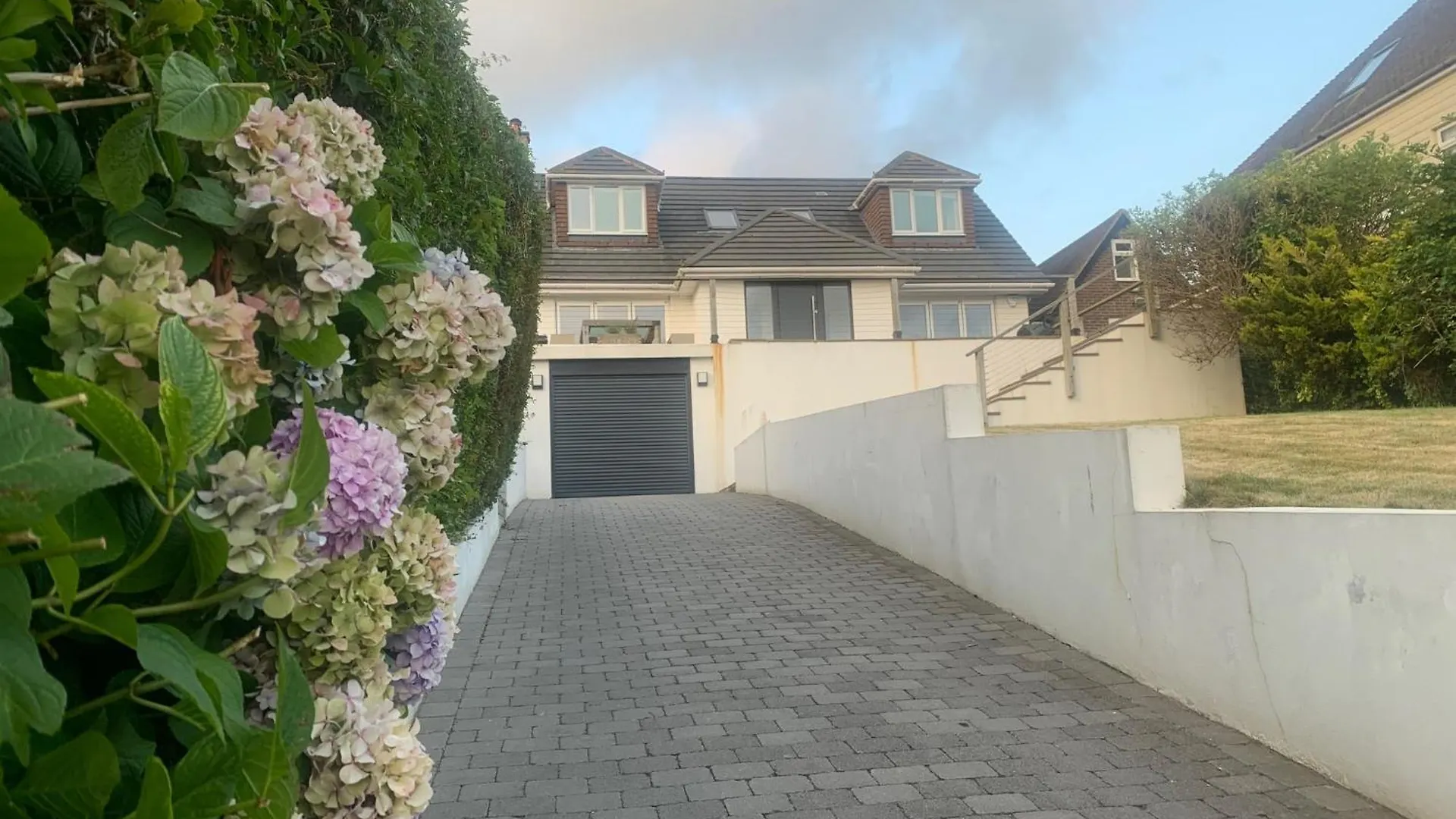 Sanctuary By The Sea With Large Room Including Lounge, Bathroom, Direct Garden Access & Free Parking Hove